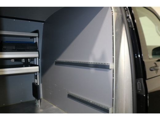 Volkswagen Transporter 2.0 TDI L1 H1 Automaat Inrichting ActivLease financial lease