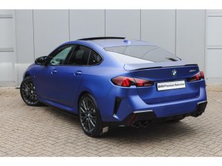 BMW 2 Serie M235 xDrive High Executive M Sport Automaat / Panoramadak / M Sportstoelen / M Adaptief onderstel...