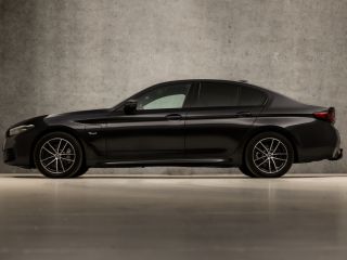 BMW 5 Serie 530e xDrive M Sport 294Pk Automaat (APPLE CARPLAY, M PAKKET, ADAPTIVE CRUISE, GETINT GLAS, SFEERV...
