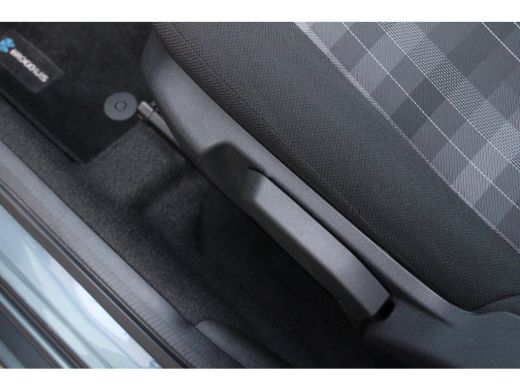 Peugeot 108 1.0 e-VTi Allure | Navi by app | Camera | Climate control | Lichtmetaal | ActivLease financial lease
