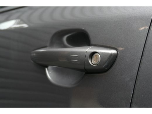 Peugeot 2008 1.2 PURETECH 130PK ALLURE PACK AUTOMAAT / NAVI / LED / PDC / CLIMA / 17"LMV / CAMERA / WINTERPAKK... ActivLease financial lease