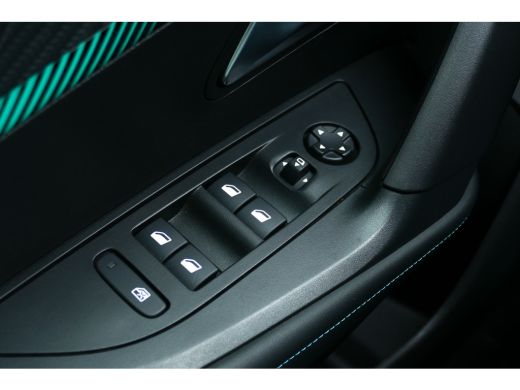 Peugeot 2008 1.2 PURETECH 130PK ALLURE PACK AUTOMAAT / NAVI / LED / PDC / CLIMA / 17"LMV / CAMERA / WINTERPAKK... ActivLease financial lease