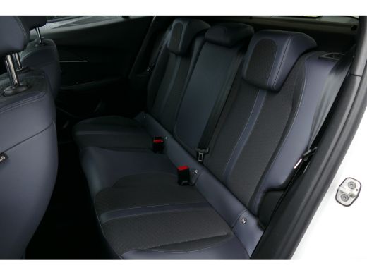Peugeot 2008 1.2 PURETECH 130PK ALLURE PACK AUTOMAAT / NAVI / LED / PDC / CLIMA / 17"LMV / CAMERA / WINTERPAKK... ActivLease financial lease