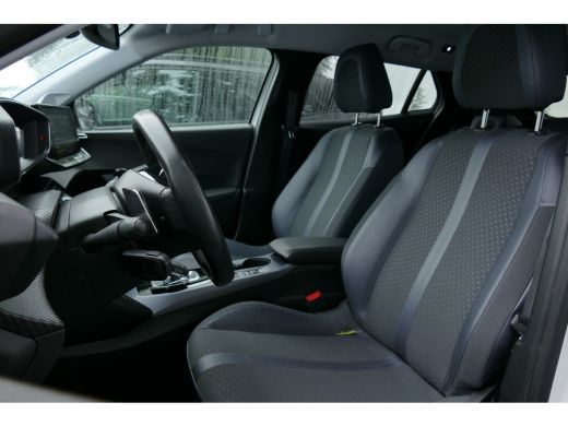 Peugeot 2008 1.2 PURETECH 130PK ALLURE PACK AUTOMAAT / NAVI / LED / PDC / CLIMA / 17"LMV / CAMERA / WINTERPAKK... ActivLease financial lease