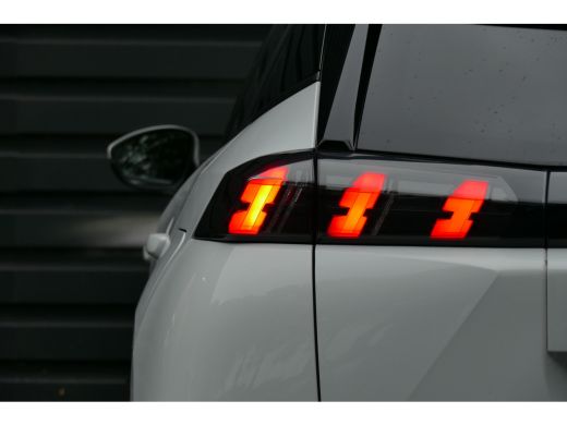 Peugeot 2008 1.2 PURETECH 130PK ALLURE PACK AUTOMAAT / NAVI / LED / PDC / CLIMA / 17"LMV / CAMERA / WINTERPAKK... ActivLease financial lease