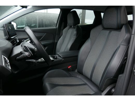 Peugeot 3008 1.6 HYBRID 225PK ALLURE PACK AUTOMAAT / NAVI / LED / PDC / CLIMA / 17"LMV / CAMERA / WINTERPAKKET... ActivLease financial lease