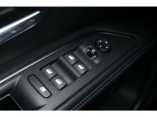Peugeot 3008 1.6 HYBRID 225PK ALLURE PACK AUTOMAAT / NAVI / LED / PDC / CLIMA / 17"LMV / CAMERA / WINTERPAKKET... ActivLease financial lease