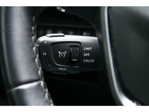 Peugeot 3008 1.6 HYBRID 225PK ALLURE PACK AUTOMAAT / NAVI / LED / PDC / CLIMA / 17"LMV / CAMERA / WINTERPAKKET... ActivLease financial lease