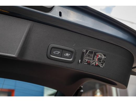 Volvo  XC40 1.5 T5 Recharge Inscription | Trekhaak | Elektrisch pano-dak | Cruise adaptief | Stoel+stuur verw... ActivLease financial lease