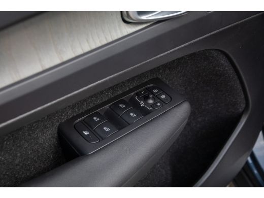 Volvo  XC40 1.5 T5 Recharge Inscription | Trekhaak | Elektrisch pano-dak | Cruise adaptief | Stoel+stuur verw... ActivLease financial lease