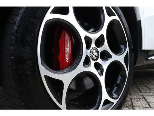 Alfa Romeo Tonale 1.3T PHEV Veloce 360 Camera l Adaptive Cruise Control l ActivLease financial lease
