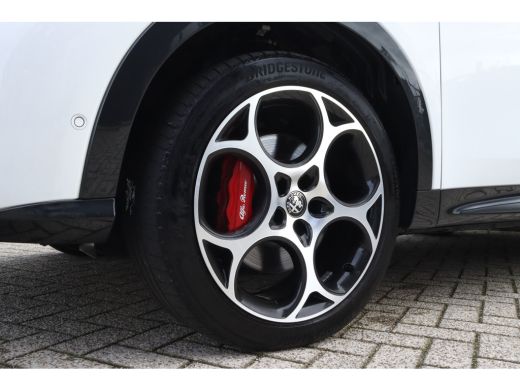 Alfa Romeo Tonale 1.3T PHEV Veloce 360 Camera l Adaptive Cruise Control l ActivLease financial lease