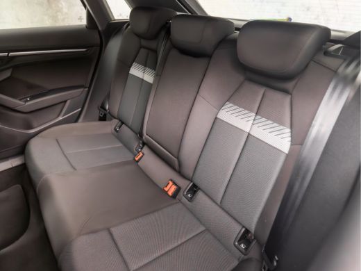 Audi A3 Sportback 40 TFSI e Sport 204Pk Automaat (SCHUIFDAK, APPLE CARPLAY, GROOT NAVI, SPORTSTOELEN, PAR... ActivLease financial lease