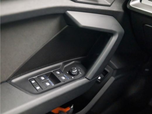 Audi A3 Sportback 40 TFSI e Sport 204Pk Automaat (SCHUIFDAK, APPLE CARPLAY, GROOT NAVI, SPORTSTOELEN, PAR... ActivLease financial lease