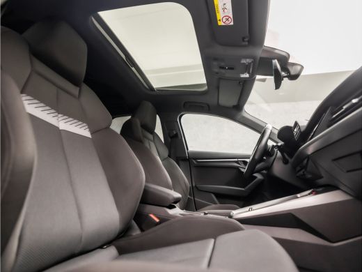 Audi A3 Sportback 40 TFSI e Sport 204Pk Automaat (SCHUIFDAK, APPLE CARPLAY, GROOT NAVI, SPORTSTOELEN, PAR... ActivLease financial lease