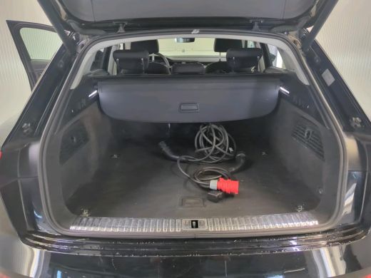 Audi e-tron 50 quattro Business ed. 71 kWh | Navi | Keyless | Virtual | ActivLease financial lease