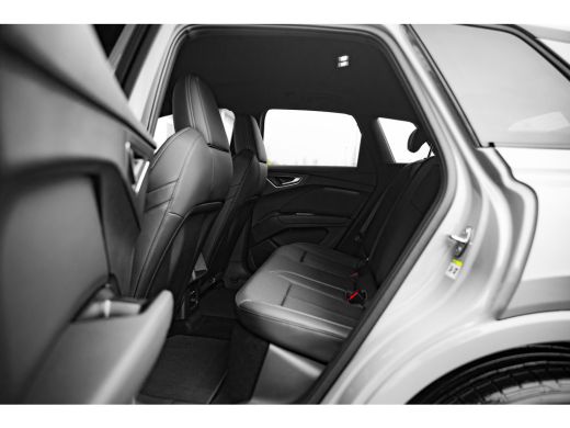 Audi Q4 e-tron S edition Competition | Achterklep, automatisch bedienbaar | Achteruitrijcamera | Adaptive cruise... ActivLease financial lease