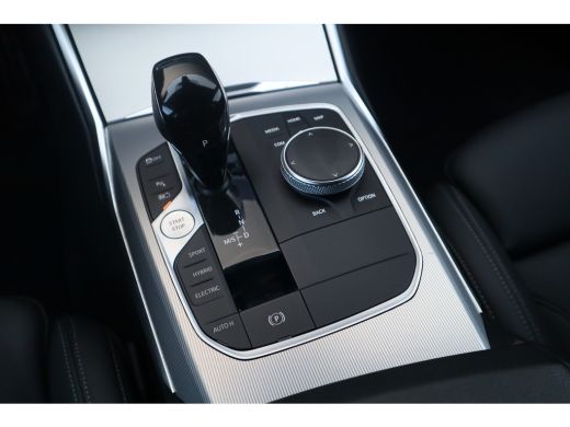 BMW 3 Serie Touring M-Sport Hifi / Stoelverwarming / 18inch / Sportstoelen / ActivLease financial lease