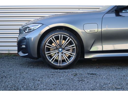 BMW 3 Serie Touring M-Sport Hifi / Stoelverwarming / 18inch / Sportstoelen / ActivLease financial lease
