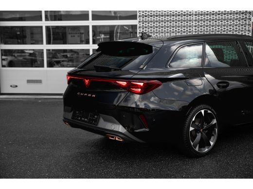 CUPRA Leon Sportstourer 1.5 e-Hybrid 204pk | Achteruitrijcamera | 18" | Adaptive Cruise | Dodehoeksensor ActivLease financial lease