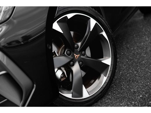 CUPRA Leon Sportstourer 1.5 e-Hybrid 204pk | Achteruitrijcamera | 18" | Adaptive Cruise | Dodehoeksensor ActivLease financial lease