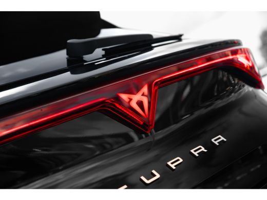 CUPRA Leon Sportstourer 1.5 e-Hybrid 204pk | Achteruitrijcamera | 18" | Adaptive Cruise | Dodehoeksensor ActivLease financial lease