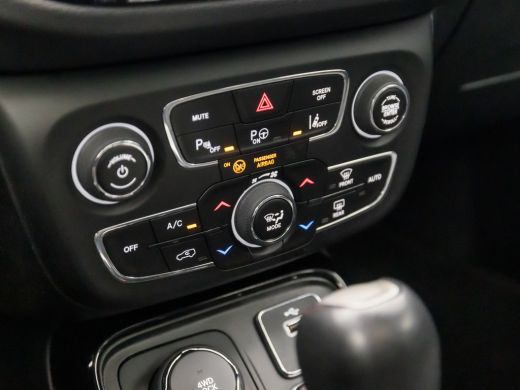Jeep Compass 1.4 MultiAir Limited 4x4 170Pk Automaat (SCHUIFDAK, GROOT NAVI, APPLE CARPLAY, STUUR/STOELVERWARM... ActivLease financial lease