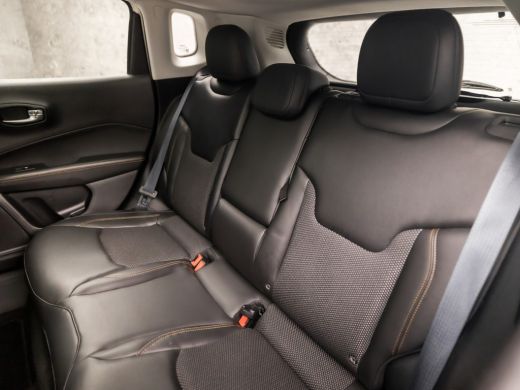 Jeep Compass 1.4 MultiAir Limited 4x4 170Pk Automaat (SCHUIFDAK, GROOT NAVI, APPLE CARPLAY, STUUR/STOELVERWARM... ActivLease financial lease