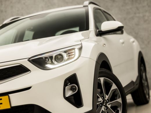 Kia Stonic 1.0 T-GDi DynamicLine (APPLE CARPLAY, NAVIGATIE, CAMERA, CRUISE, SPORTSTOELEN, PARKEERSENSOREN, L... ActivLease financial lease