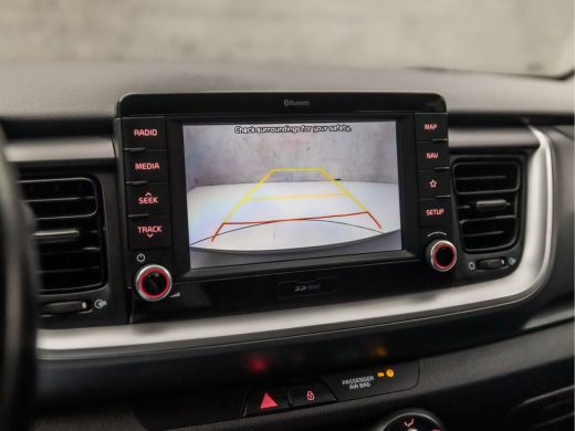 Kia Stonic 1.0 T-GDi DynamicLine (APPLE CARPLAY, NAVIGATIE, CAMERA, CRUISE, SPORTSTOELEN, PARKEERSENSOREN, L... ActivLease financial lease