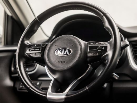 Kia Stonic 1.0 T-GDi DynamicLine (APPLE CARPLAY, NAVIGATIE, CAMERA, CRUISE, SPORTSTOELEN, PARKEERSENSOREN, L... ActivLease financial lease