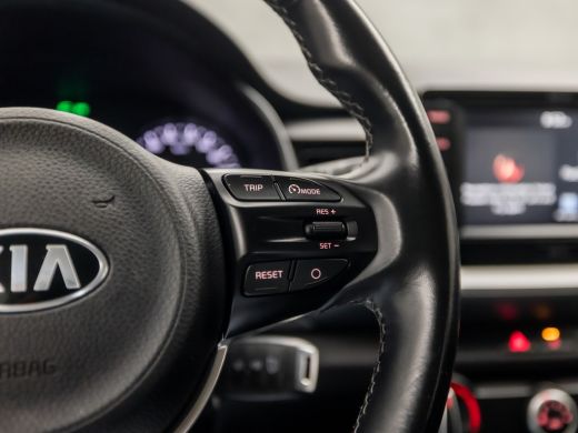 Kia Stonic 1.0 T-GDi DynamicLine (APPLE CARPLAY, NAVIGATIE, CAMERA, CRUISE, SPORTSTOELEN, PARKEERSENSOREN, L... ActivLease financial lease