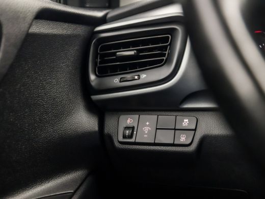 Kia Stonic 1.0 T-GDi DynamicLine (APPLE CARPLAY, NAVIGATIE, CAMERA, CRUISE, SPORTSTOELEN, PARKEERSENSOREN, L... ActivLease financial lease