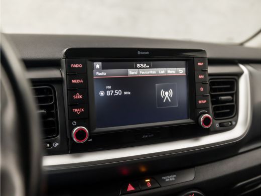 Kia Stonic 1.0 T-GDi DynamicLine (APPLE CARPLAY, NAVIGATIE, CAMERA, CRUISE, SPORTSTOELEN, PARKEERSENSOREN, L... ActivLease financial lease