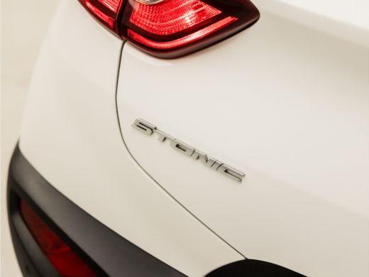 Kia Stonic 1.0 T-GDi DynamicLine (APPLE CARPLAY, NAVIGATIE, CAMERA, CRUISE, SPORTSTOELEN, PARKEERSENSOREN, L... ActivLease financial lease