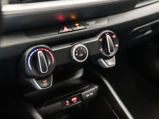 Kia Stonic 1.0 T-GDi DynamicLine (APPLE CARPLAY, NAVIGATIE, CAMERA, CRUISE, SPORTSTOELEN, PARKEERSENSOREN, L... ActivLease financial lease