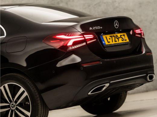 Mercedes-Benz A-Klasse 250 e Luxury Sport 218Pk Automaat (APPLE CARPLAY, GROOT NAVI, WIDESCREEN, SFEERVERLICHTING, LEDER... ActivLease financial lease