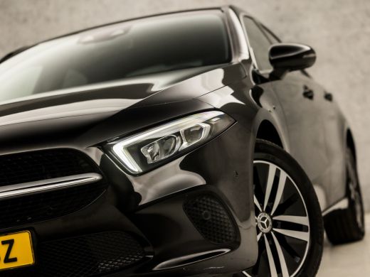 Mercedes-Benz A-Klasse 250 e Luxury Sport 218Pk Automaat (APPLE CARPLAY, GROOT NAVI, WIDESCREEN, SFEERVERLICHTING, LEDER... ActivLease financial lease