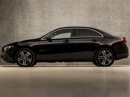 Mercedes-Benz A-Klasse 250 e Luxury Sport 218Pk Automaat (APPLE CARPLAY, GROOT NAVI, WIDESCREEN, SFEERVERLICHTING, LEDER... ActivLease financial lease