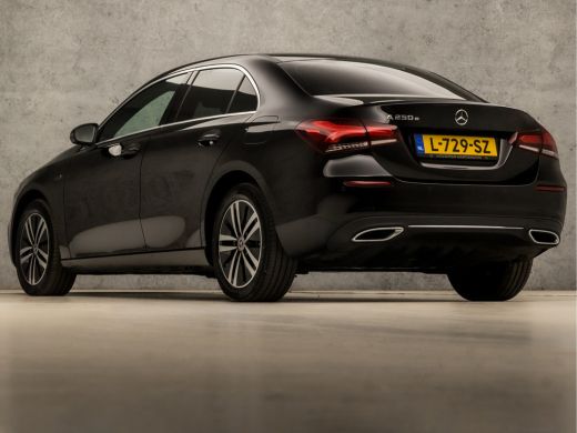 Mercedes-Benz A-Klasse 250 e Luxury Sport 218Pk Automaat (APPLE CARPLAY, GROOT NAVI, WIDESCREEN, SFEERVERLICHTING, LEDER... ActivLease financial lease