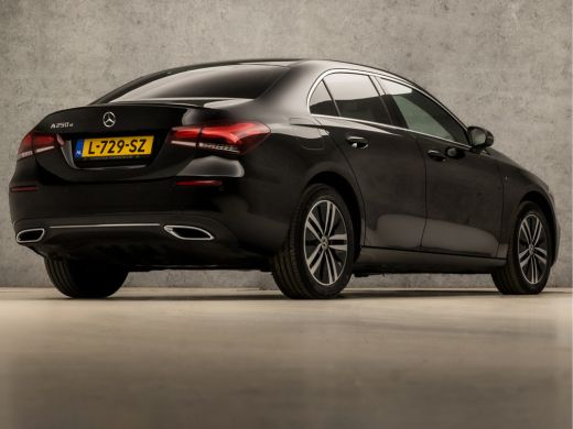 Mercedes-Benz A-Klasse 250 e Luxury Sport 218Pk Automaat (APPLE CARPLAY, GROOT NAVI, WIDESCREEN, SFEERVERLICHTING, LEDER... ActivLease financial lease
