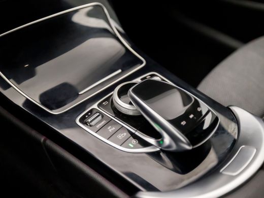 Mercedes-Benz C-Klasse 180 AMG Sport 157Pk Automaat (APPLE CARPLAY, GROOT NAVI, PANAMERICANA GRILL, SFEERVERLICHTING, LE... ActivLease financial lease