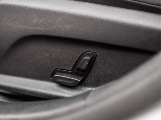 Mercedes-Benz C-Klasse 180 AMG Sport 157Pk Automaat (APPLE CARPLAY, GROOT NAVI, PANAMERICANA GRILL, SFEERVERLICHTING, LE... ActivLease financial lease