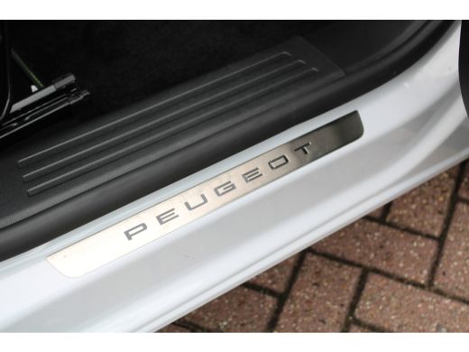 Peugeot 2008 1.2 Hybrid 136 GT | Automaat | Navigatie | Camera | Adaptieve cruise control | Mild Hybrid | BTW | ActivLease financial lease