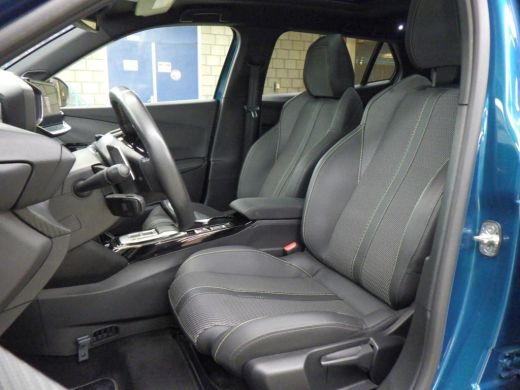 Peugeot 2008 1.2 Hybrid 136 GT | Automaat | Navigatie | Camera | Panorama/schuifdak | 18 Inch | Mild Hybrid | ActivLease financial lease
