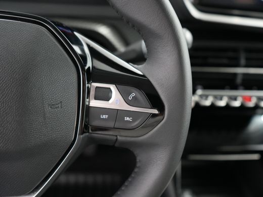 Peugeot 208 1.2 PureTech 100 Allure | Achterspoiler | Achteruitrijcamera | Alarm klasse 1(startblokkering) ActivLease financial lease