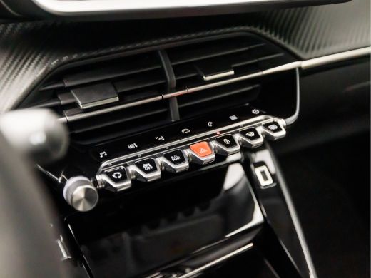 Peugeot 208 1.2 PureTech Allure Sport Automaat (VIRTUAL COCKPIT, APPLE CARPLAY, GROOT NAVI, LEDER, KEYLESS, S... ActivLease financial lease