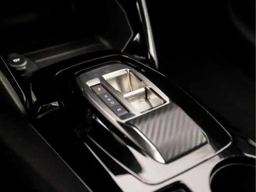 Peugeot 208 1.2 PureTech Allure Sport Automaat (VIRTUAL COCKPIT, APPLE CARPLAY, GROOT NAVI, LEDER, KEYLESS, S... ActivLease financial lease