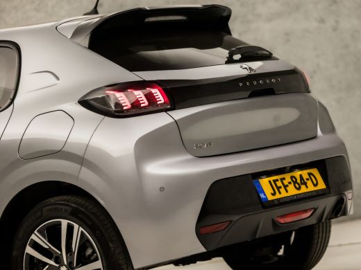 Peugeot 208 1.2 PureTech Allure Sport Automaat (VIRTUAL COCKPIT, APPLE CARPLAY, GROOT NAVI, LEDER, KEYLESS, S... ActivLease financial lease