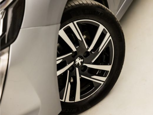 Peugeot 208 1.2 PureTech Allure Sport Automaat (VIRTUAL COCKPIT, APPLE CARPLAY, GROOT NAVI, LEDER, KEYLESS, S... ActivLease financial lease